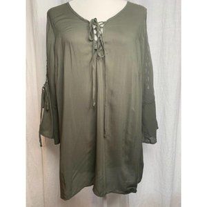 Size 1X Torrid cold shoulder top